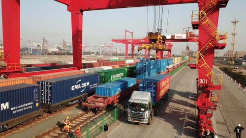 國內首條雙層集裝箱海鐵聯運班列成功首發，寧波舟山港引領高效貨運新篇章